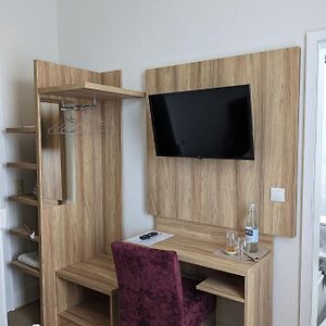 Budget Zimmer mit Kingsize-Bett